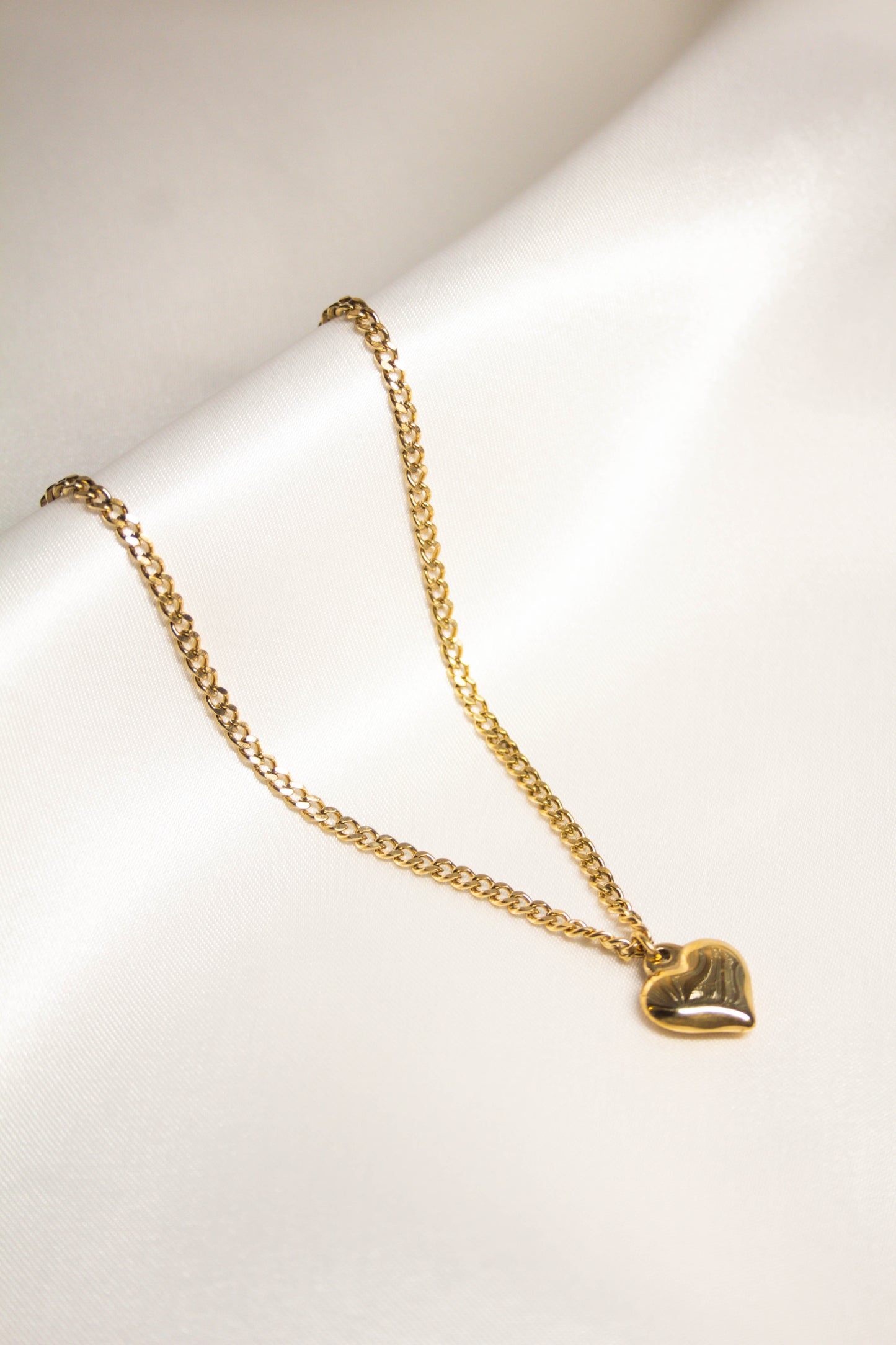 GOLDEN HEART NECLKLACE