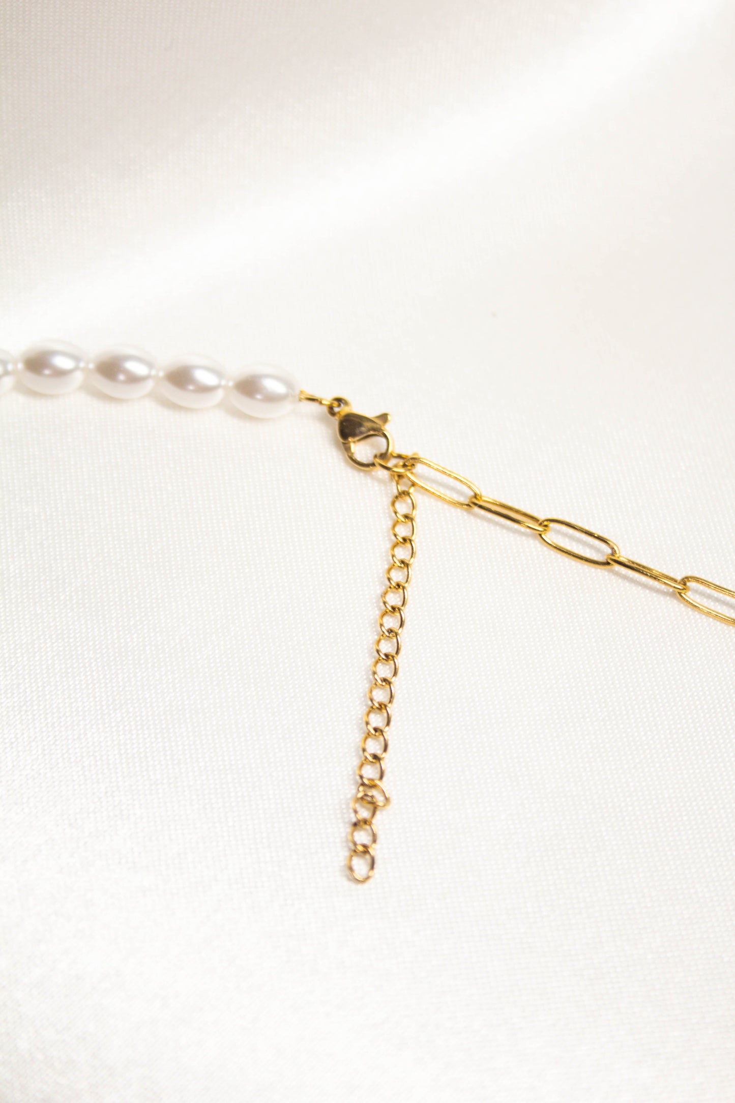 PEARLS AND CHAIN NECLKLACE WITH HEART