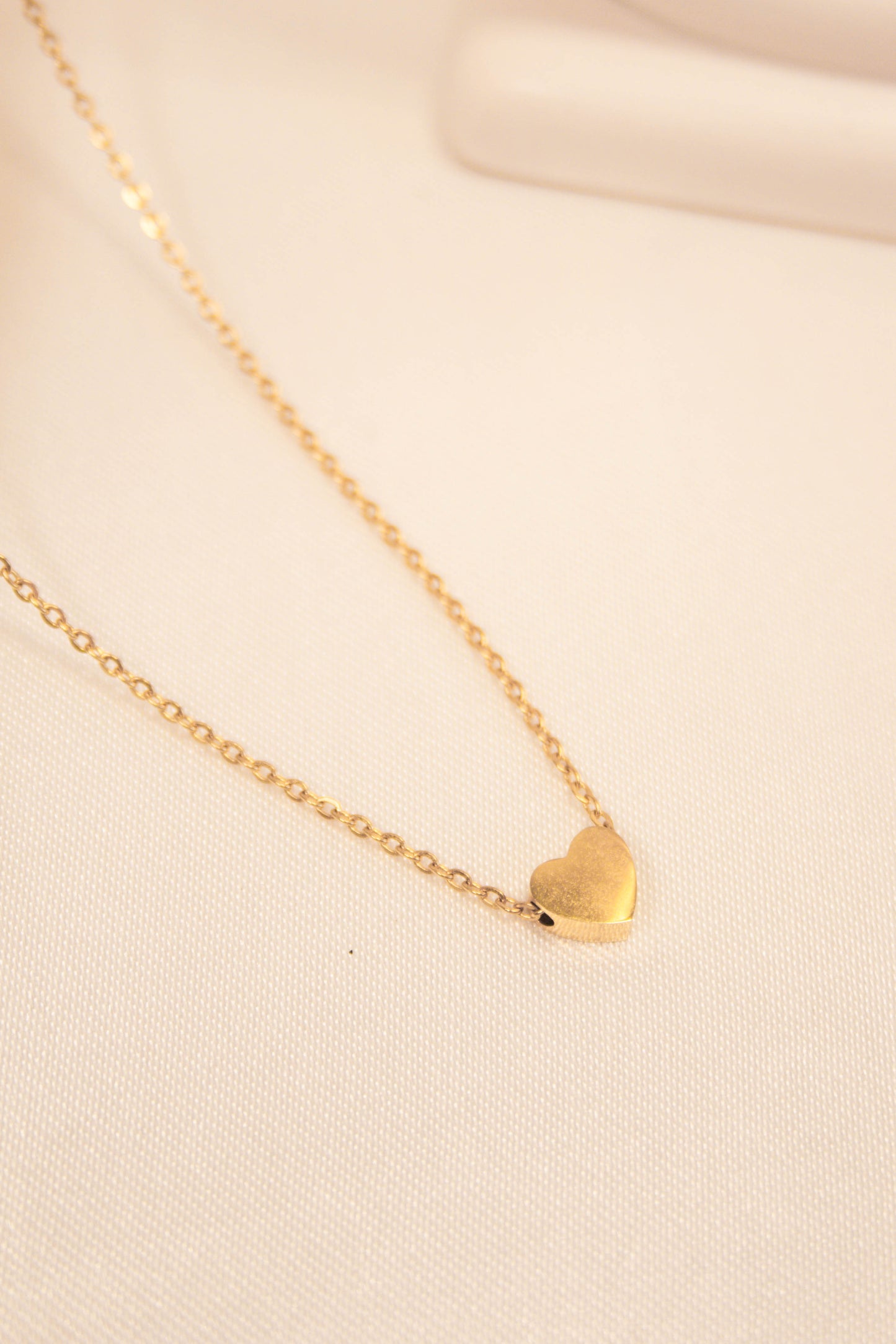 SMALL HEART NECKLACE