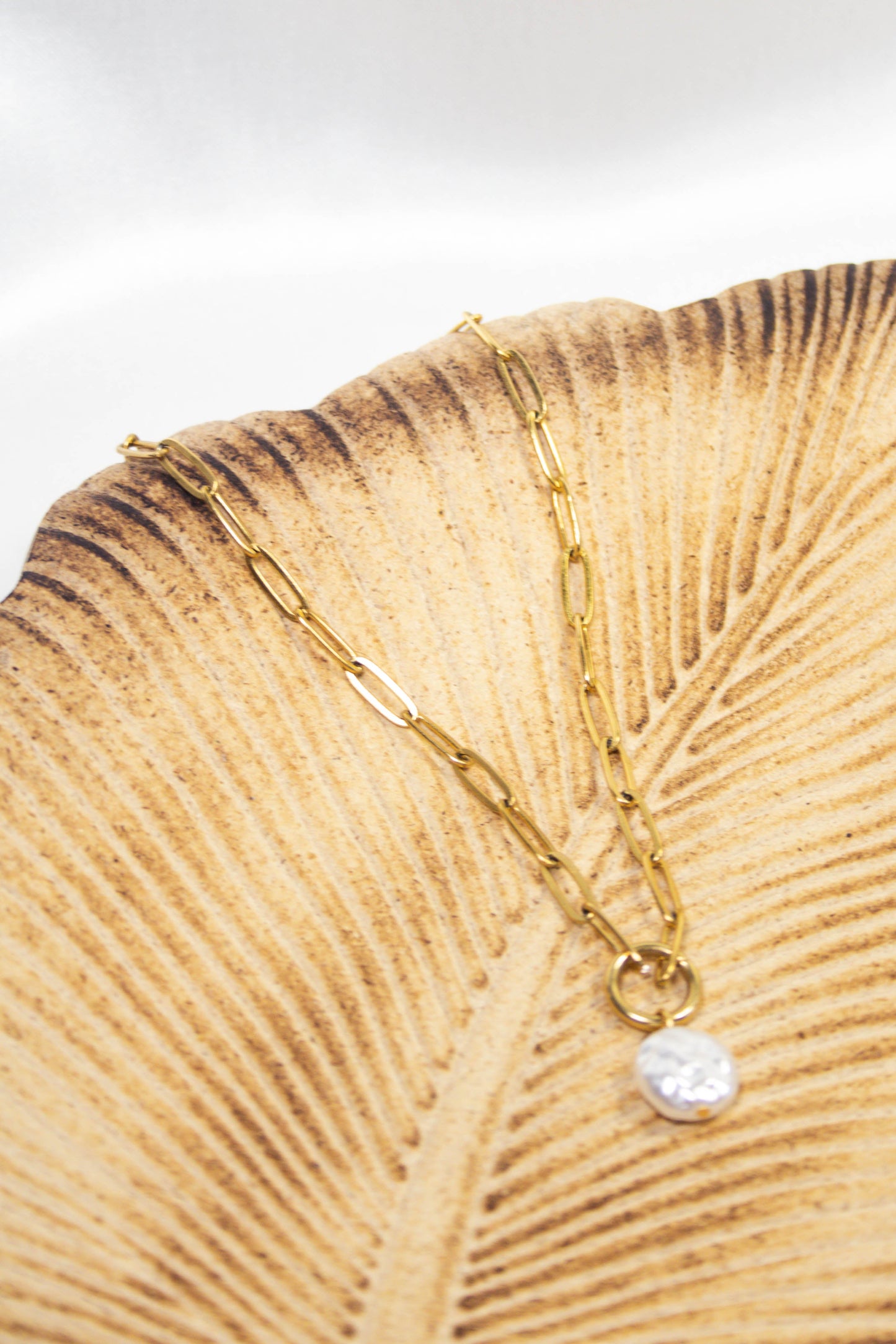ELEGANT NECKLACE