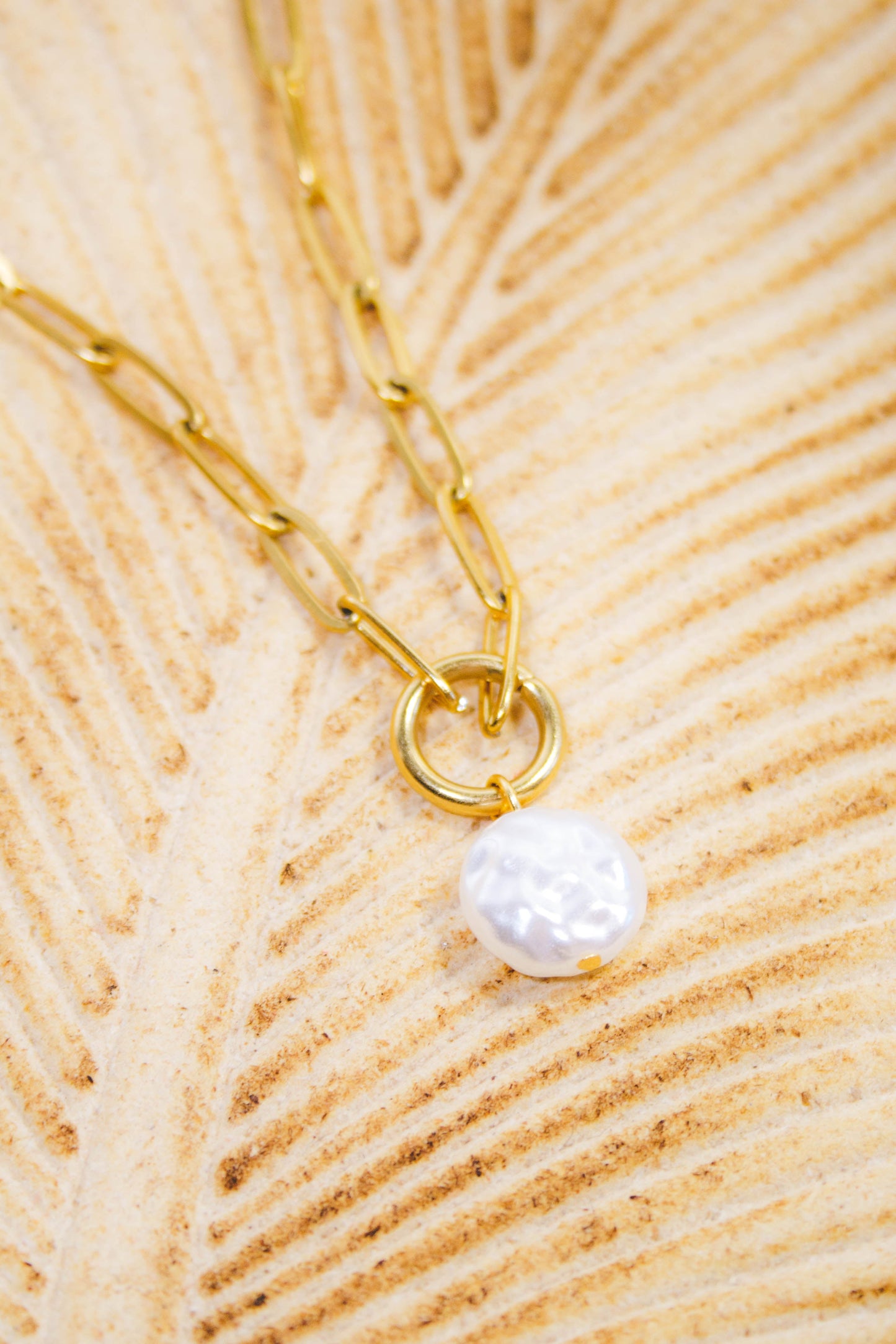 ELEGANT NECKLACE
