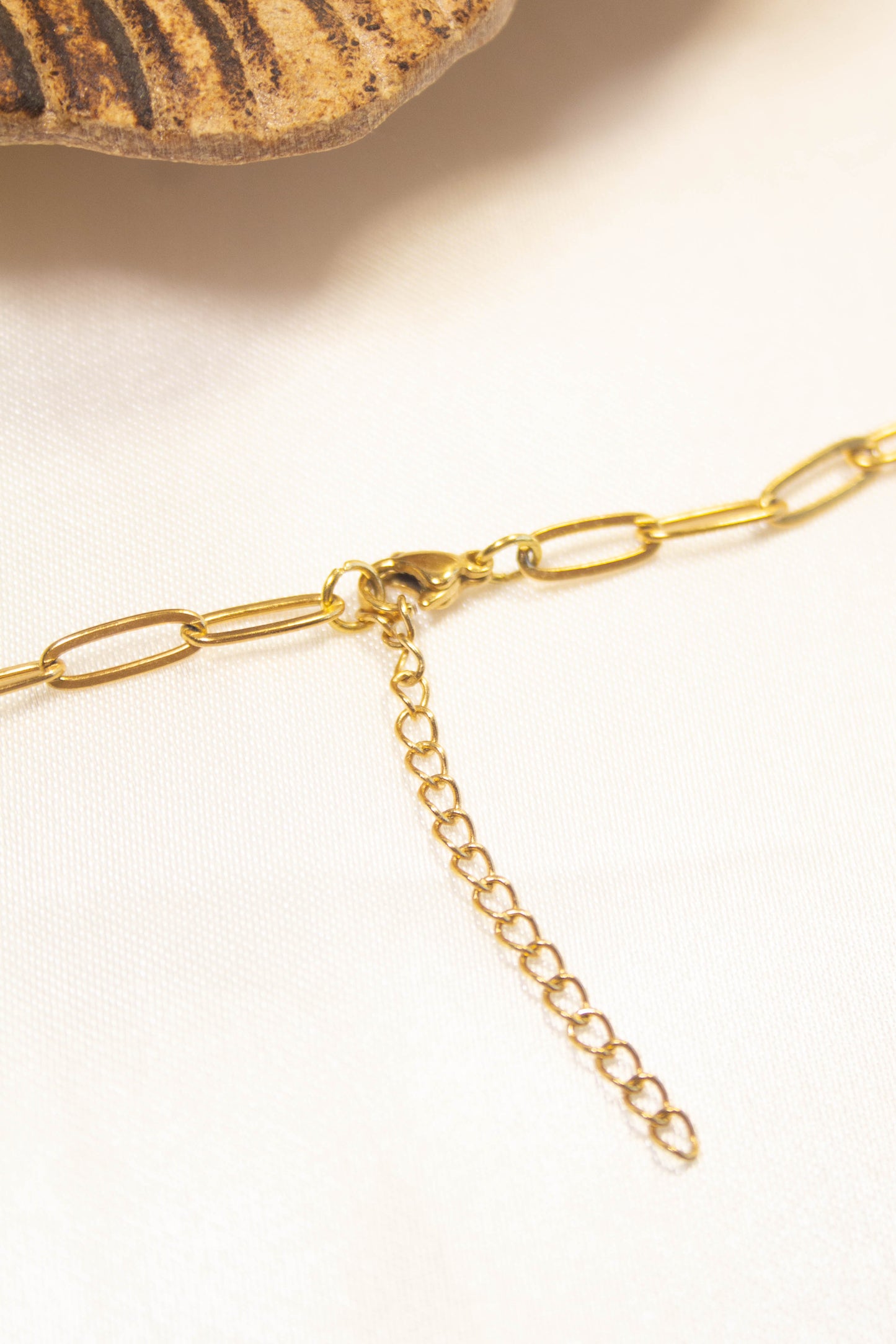 ELEGANT NECKLACE