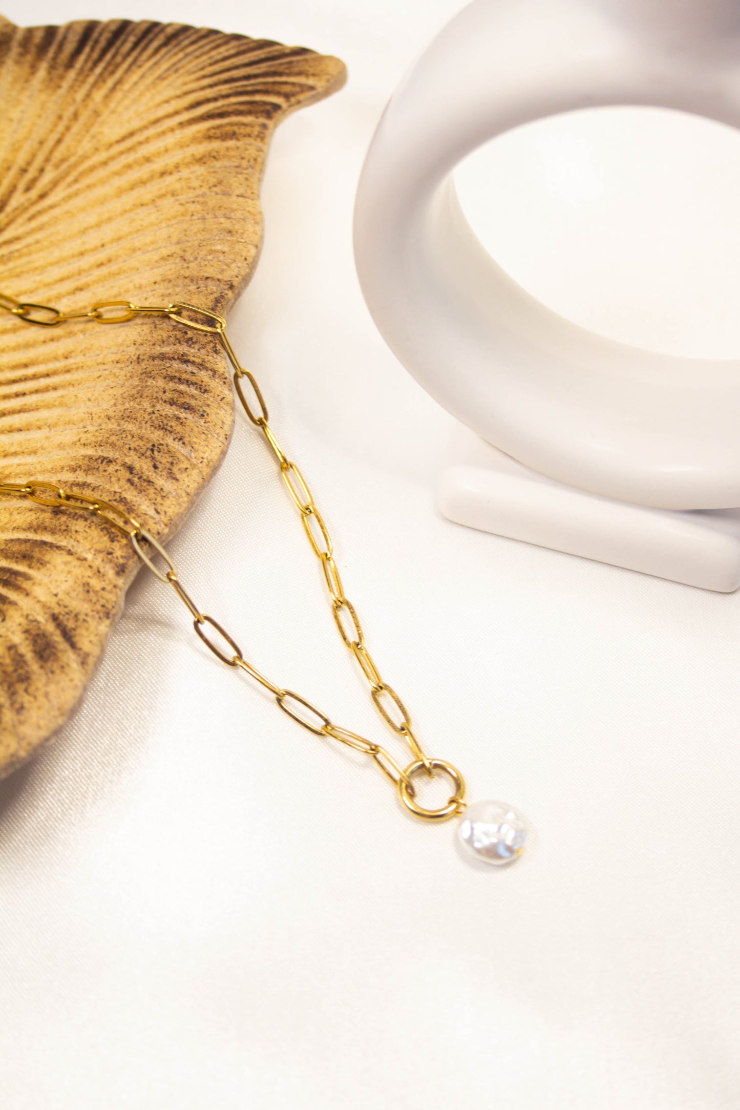 ELEGANT NECKLACE